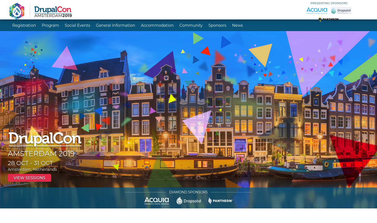 Chipway a participé au DrupalCon Amsterdam 2019. Bâtiments colorés au bord d'un canal avec des formes géométriques colorées.